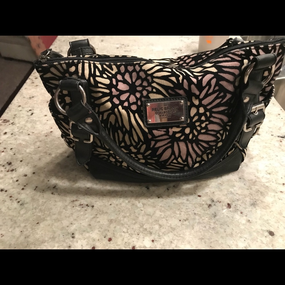 Relic brand purse